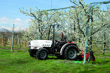 Traktor na vinice a sady Lamborghini RF Target